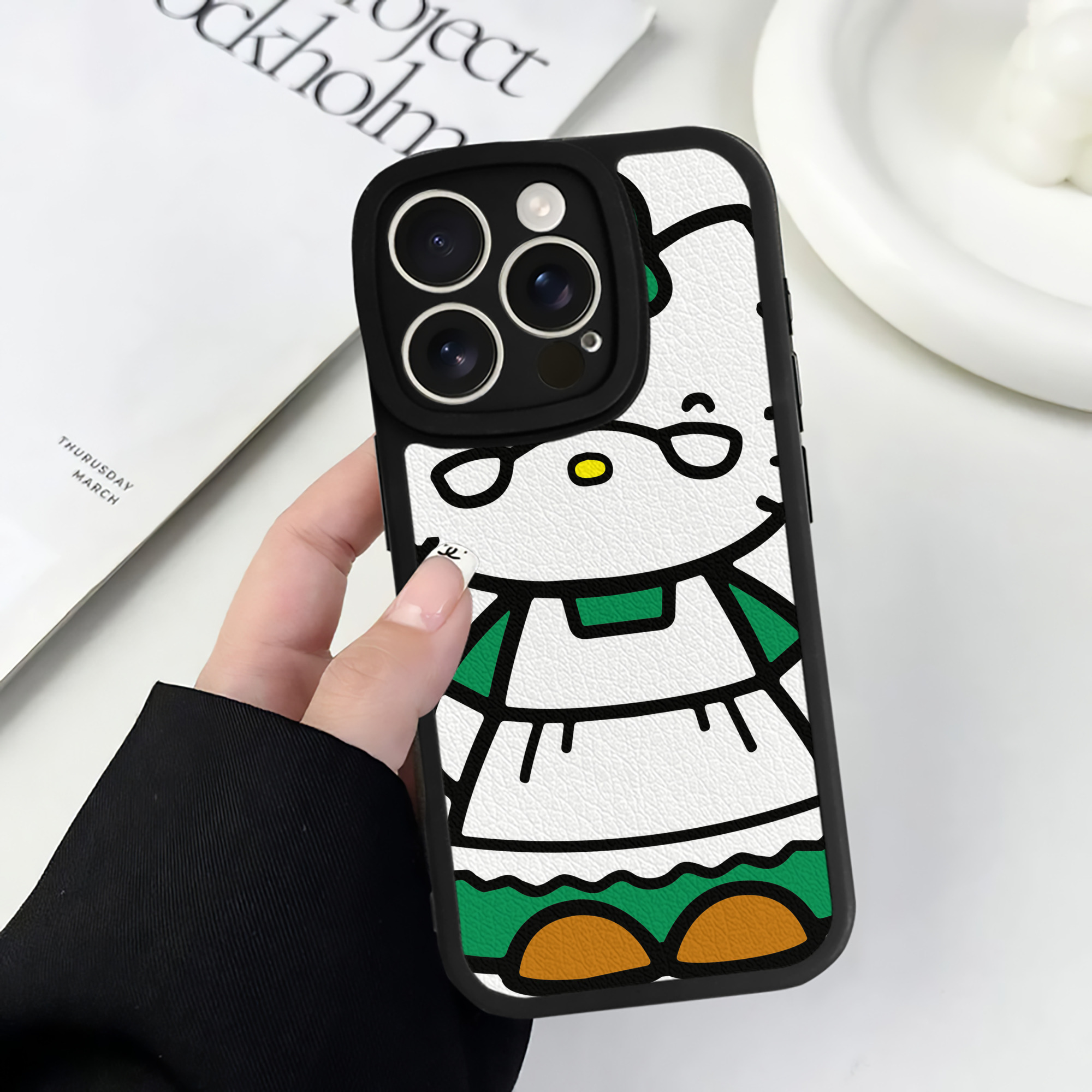 （画像用） Hello Kitty ハローキティ 【iPhone 16シリーズ対応】シリコンスマホケース（レザー調） 材質：シリコン